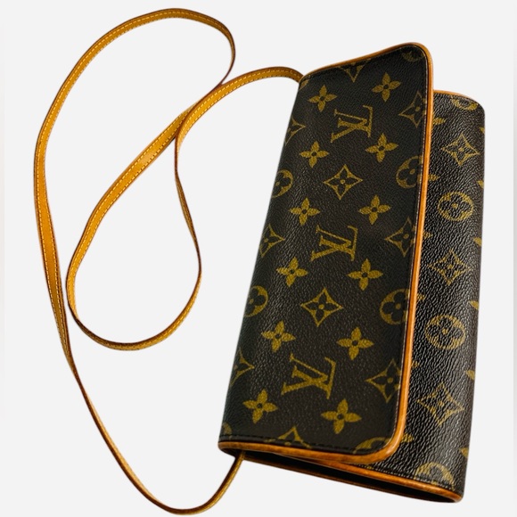 Louis Vuitton Vintage Monogram Canvas Pochette Twin GM Shoulder Bag - Picture 14 of 17